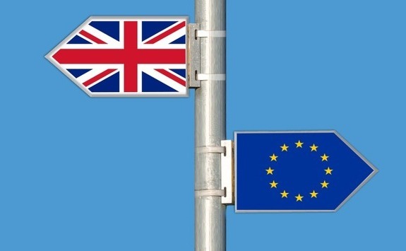 United Kingdom and Europe flag on a lampost